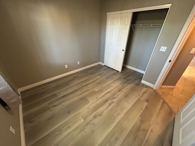 Building Photo - COMPLETED REMODELED 3 BEDROOM, SINGLE STORY UNIT!!!