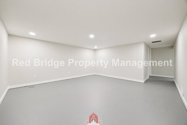 Building Photo - 4413 NE 26th Ave