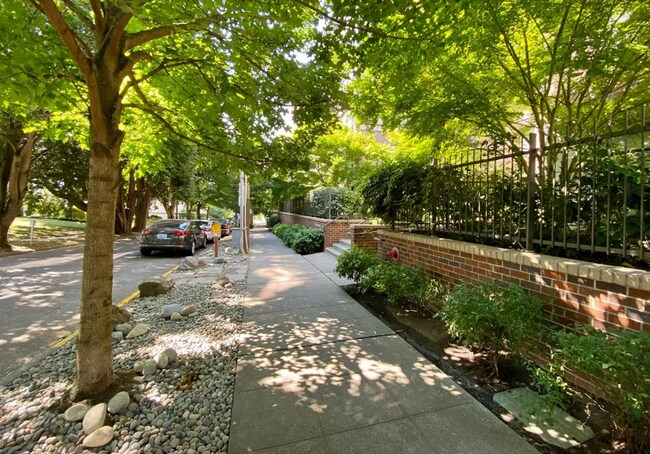 Building Photo - 4547 8th Ave NE