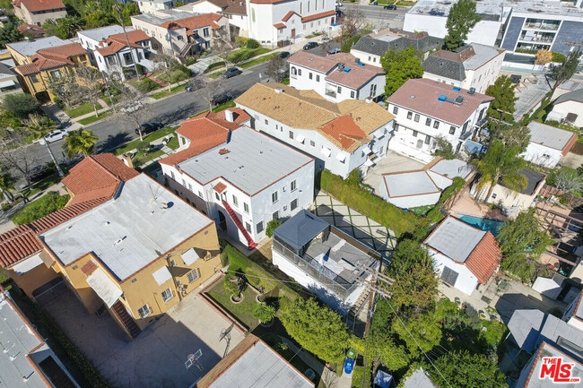 Building Photo - 1032 Masselin Ave