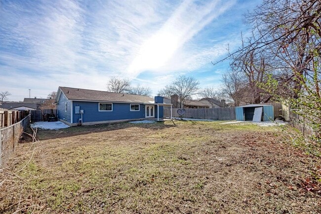 Building Photo - 1502 Sagebrush Dr