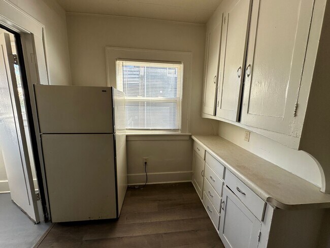 Building Photo - Wesley St 336-338 W