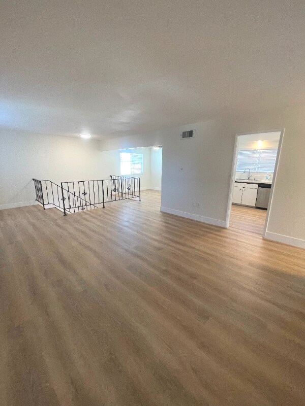 Building Photo - 563 S Fashion Park St