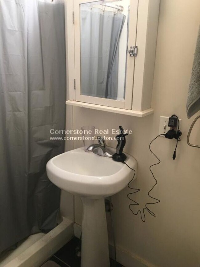 Building Photo - Nice 2 bed in South End