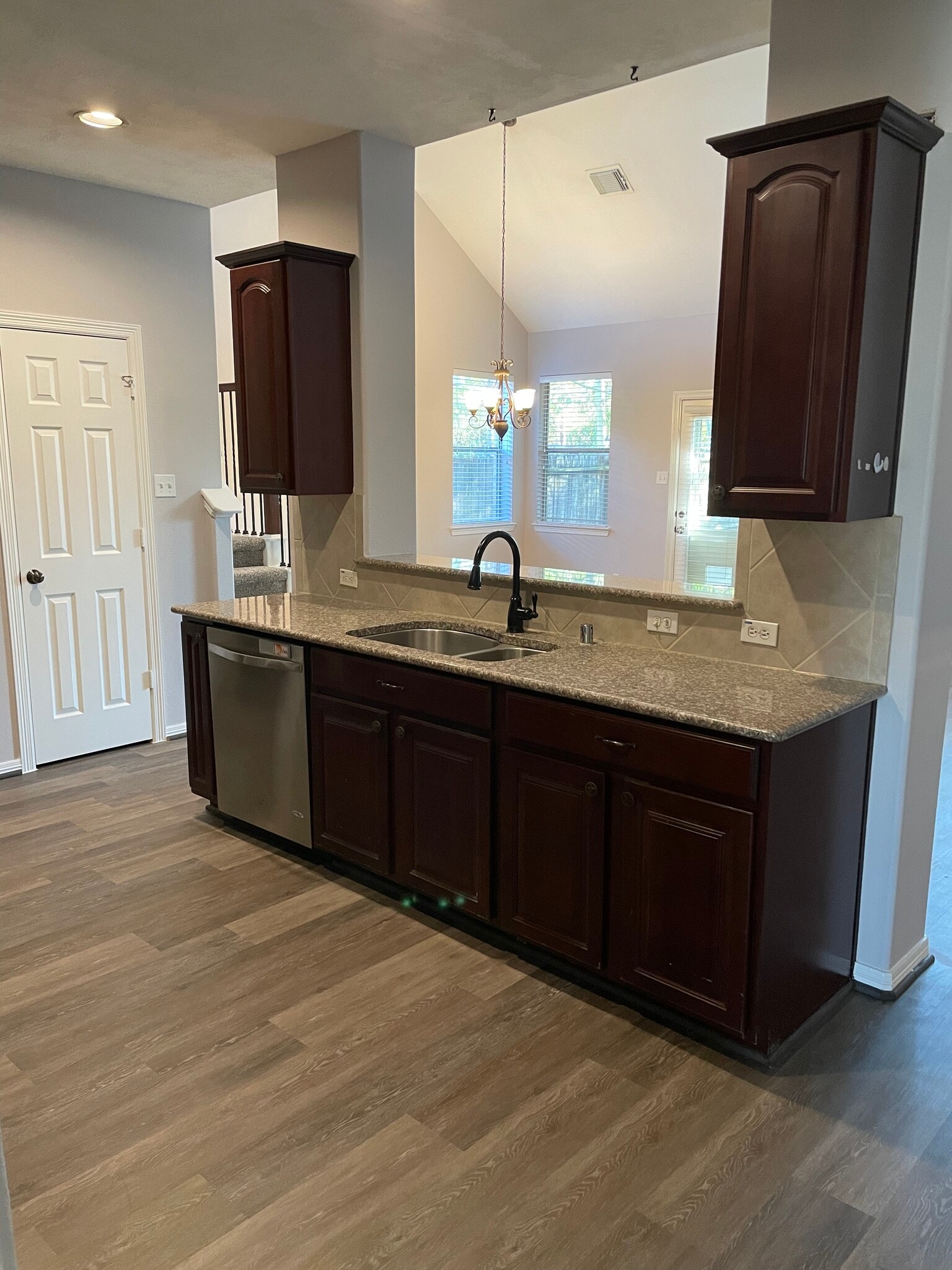 Granite Countertops - 20100 Bitter Root Dr