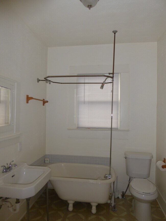 Building Photo - Studio loft in Alta Vista
