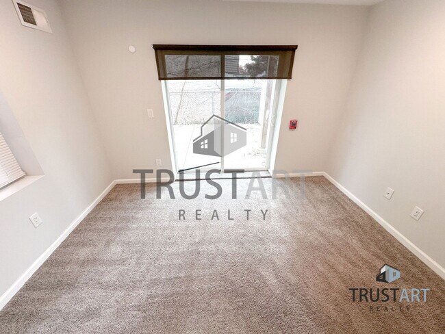 Building Photo - 2404 W Thompson St