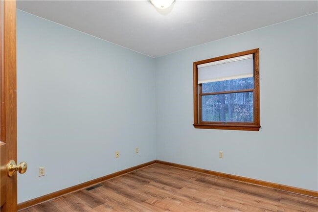 Building Photo - 48 Hemlock Ln