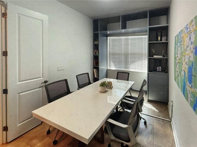 Building Photo - 8851 Fallen Oak Dr