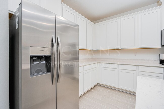 Building Photo - NEWER 4 Bedroom 3 Bath Home in Halifax Pla...