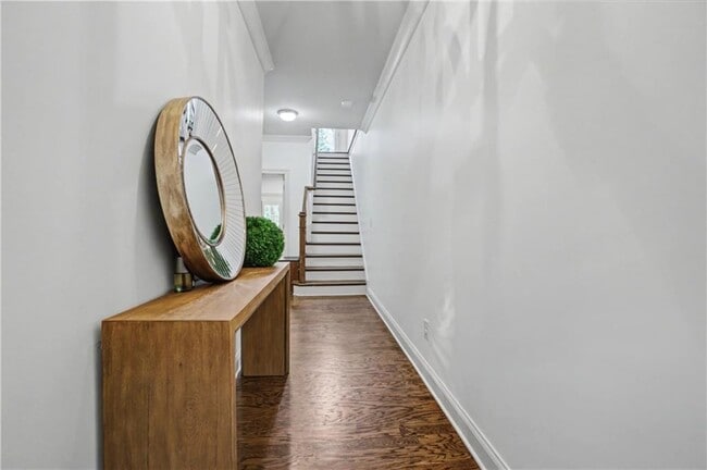 Building Photo - 2500 Skyland Dr NE