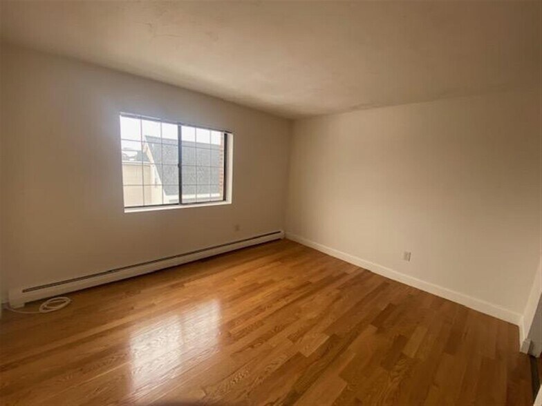 Building Photo - 474 Broadway