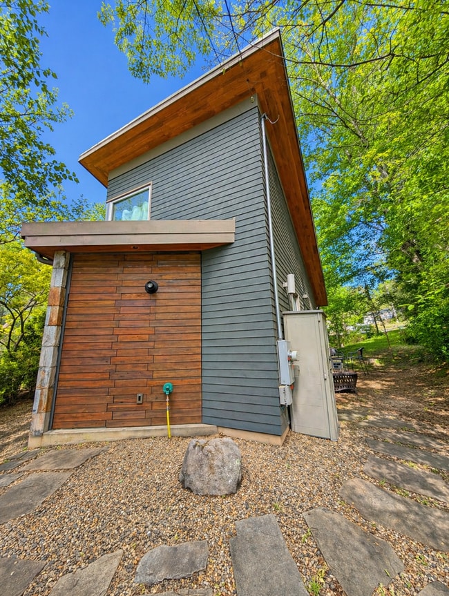 Building Photo - Fabulous "Microhome" in Kenilworth Area!