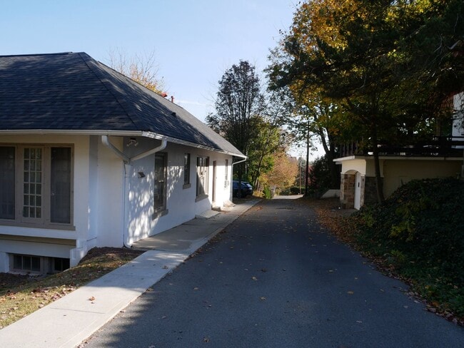 Building Photo - 2110 Walnut St