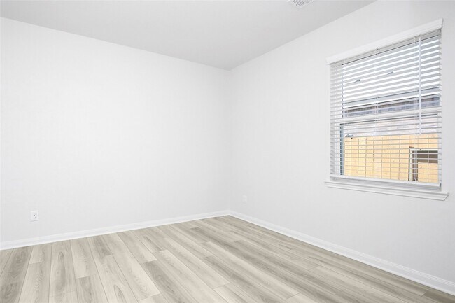 Building Photo - 462 Amberwood Pk Dr
