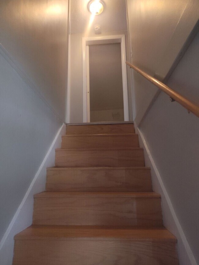 Building Photo - 868 Clarks Ln