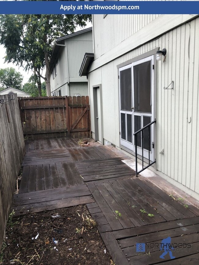 Building Photo - Nice 2 Story 3 Bedroomd 2 Bathrooms-Townhome