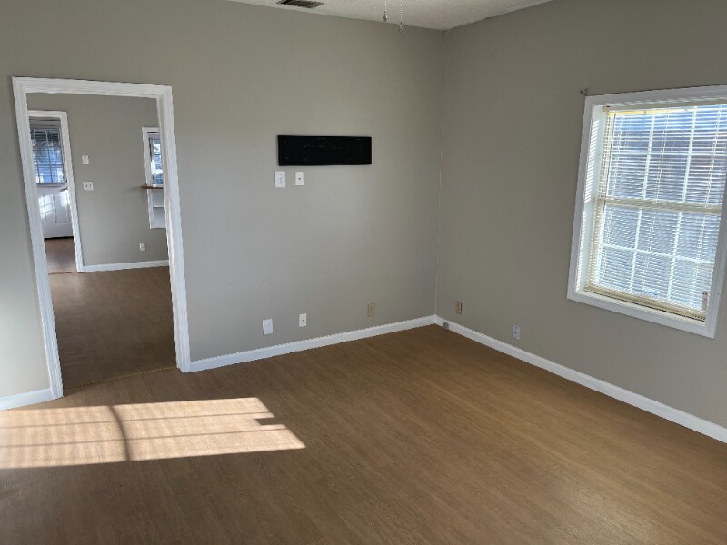 Building Photo - 205 Baker St