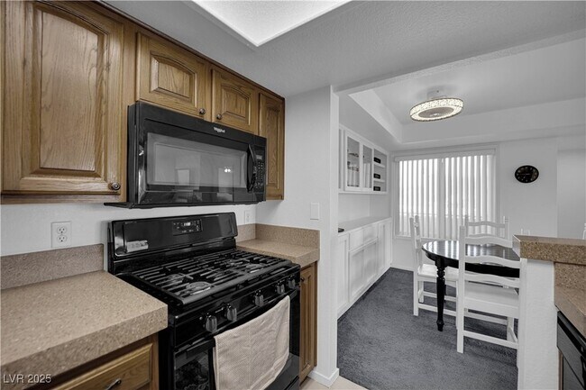 Building Photo - 1909 Mountain Hills Ct