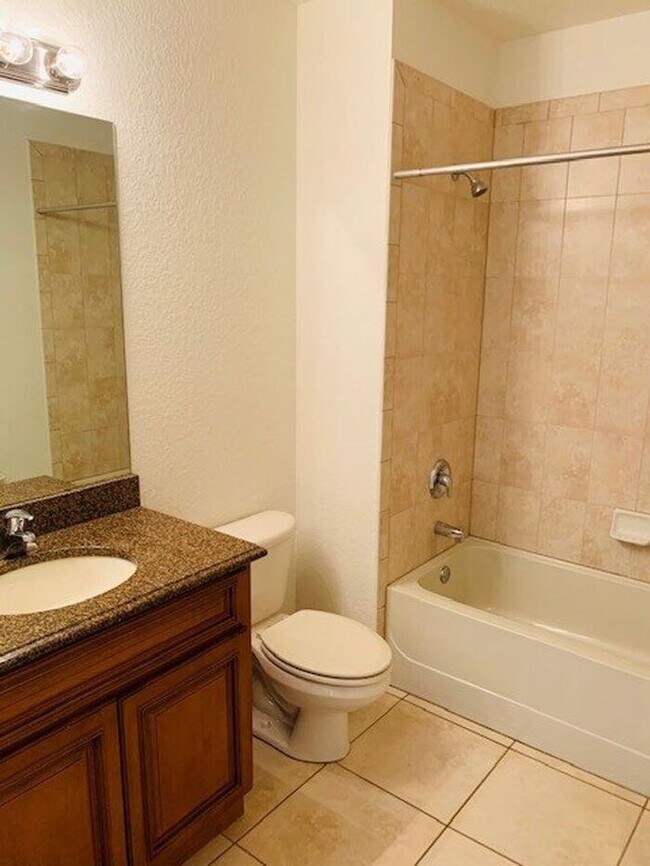 Building Photo - Gated Community of La Fortuna in Kissimmee