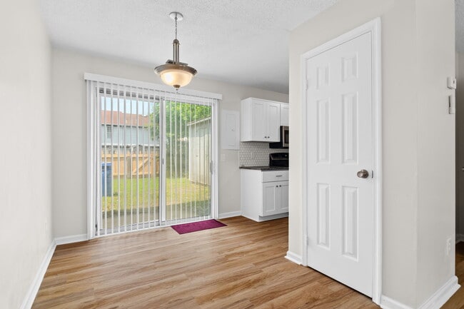 Building Photo - 908 Spinnaker Ct
