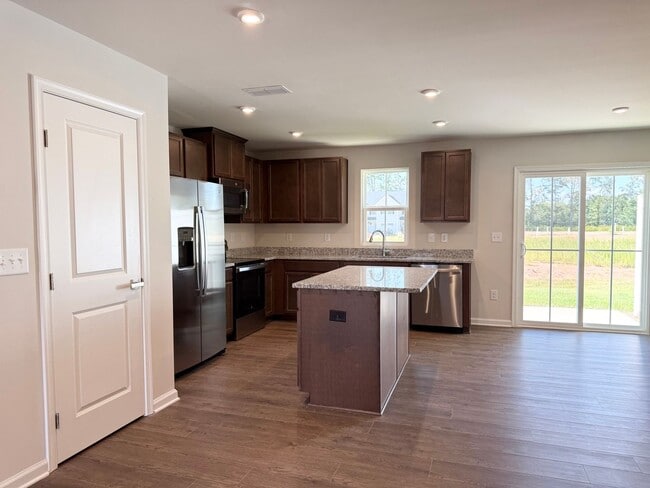 Building Photo - Modern 3-Bedroom Townhouse with Garage & P...