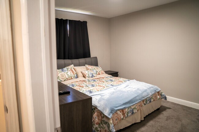 Building Photo - 8623 Willow Oak Rd