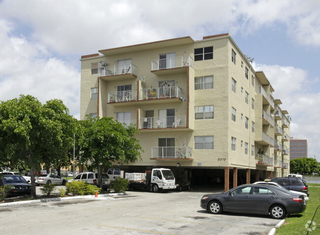 Primary Photo - Blue Lake Apartments