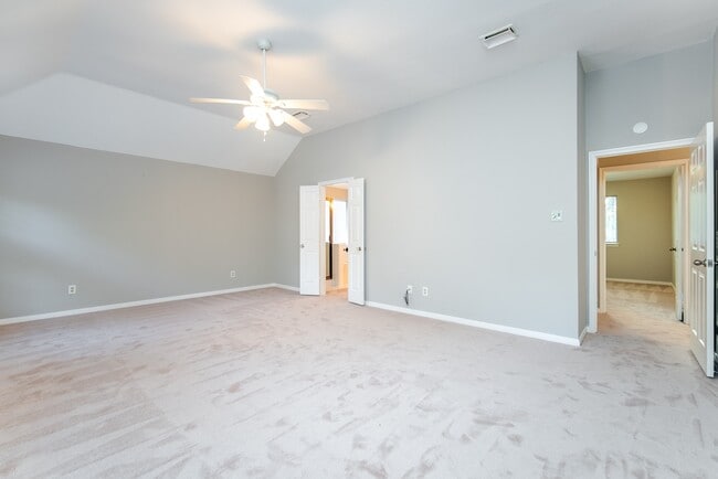 Building Photo - 2710 Double Lake Dr