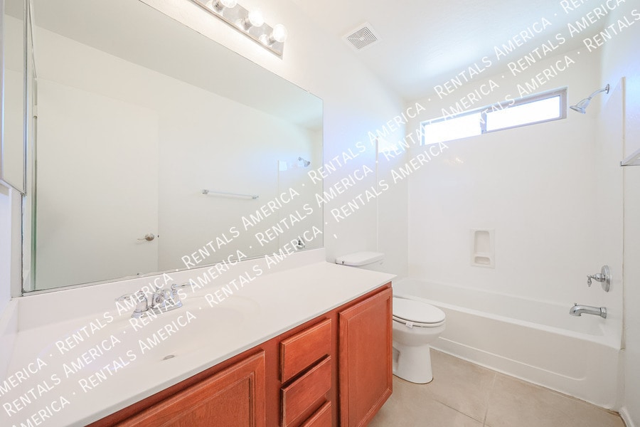 Building Photo - 17747 W Ventura St