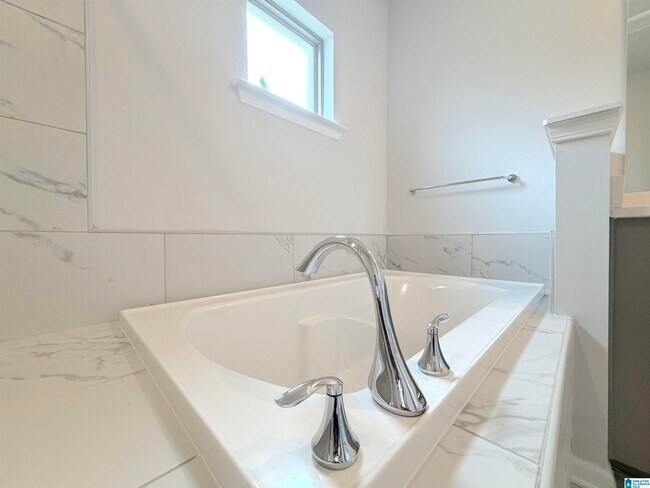 Building Photo - 204 Stockyard Cir
