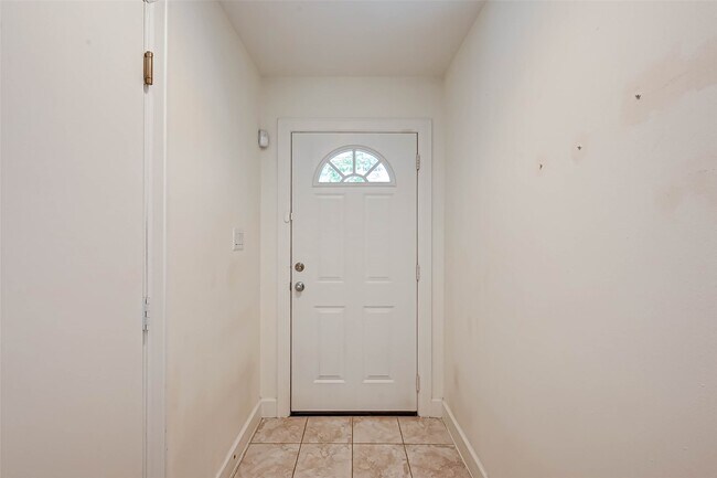 Building Photo - 11315 S Main St