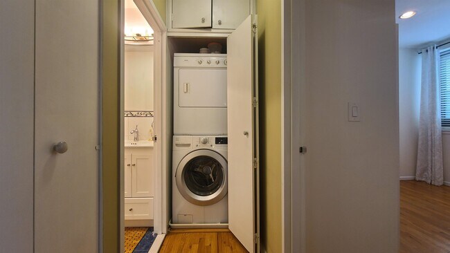 Building Photo - 518-536-536 Gregory Ave