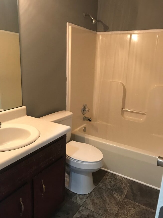 Building Photo - 3 Bedroom Pet Friendly Home For Rent!