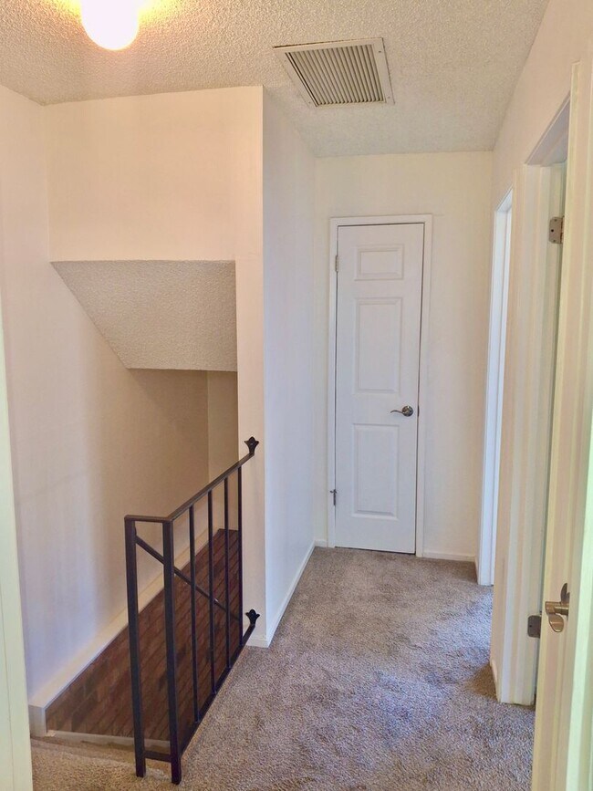 Building Photo - LUXURY AUBURN GREENS TOWNHOUSE UNIT w/GARAGE