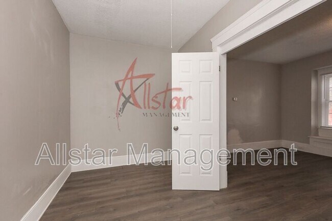 Building Photo - 3235 Erin Ave