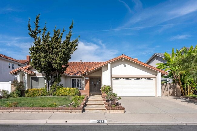 Primary Photo - Single-story living with incredible panoramic sunset, mountain, and city light views