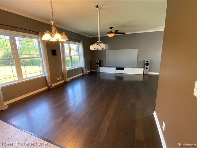 Building Photo - 2043 Vermont Ave