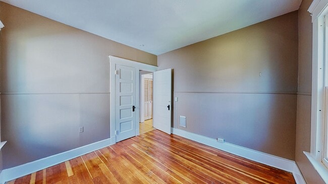 Building Photo - [In-Unit Laundry; Garden] Townhouse-Style Living, with Historical Details & Parking!