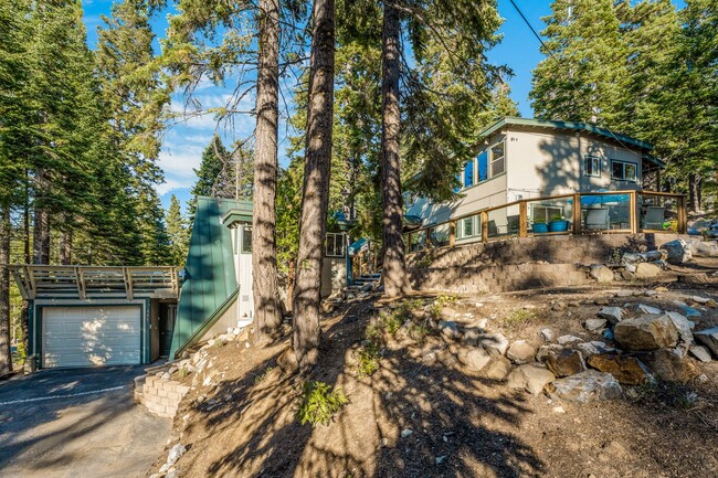 Building Photo - Quiet Scenic 4 Bedroom Tahoma Ski Lease