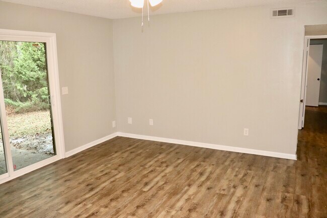 Building Photo - 300 Apache Dr