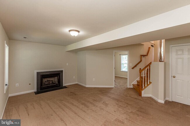 Building Photo - 34 Hidden Lake Dr