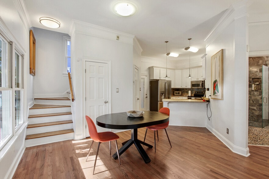 Building Photo - 102 W 36th St