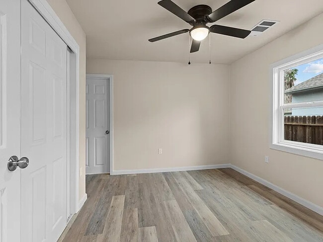 Building Photo - 1032 Pendegast St