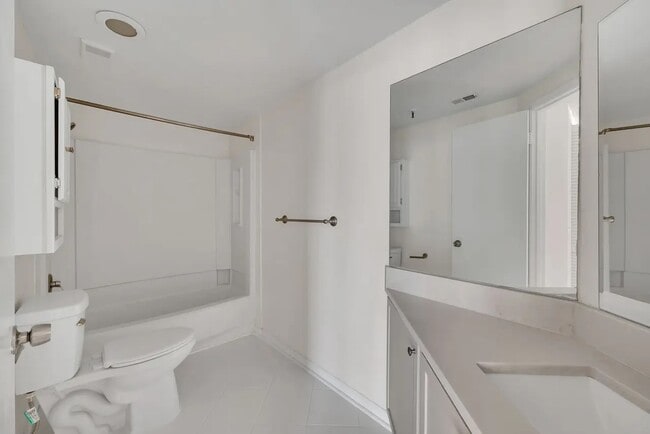 Building Photo - 900 19th Ave S