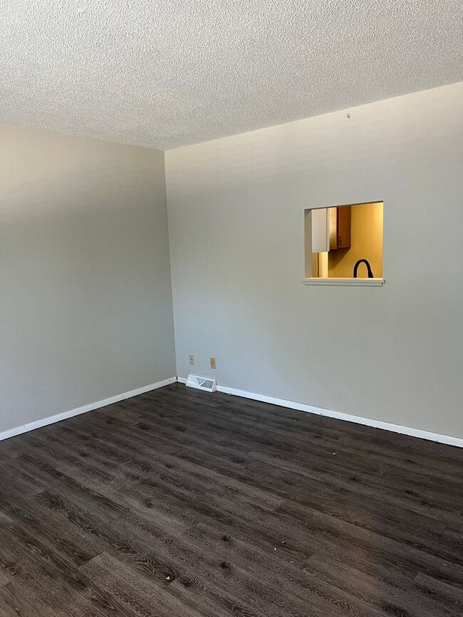 Building Photo - Remodeled 2 bedroom, 1 bathroom duplex