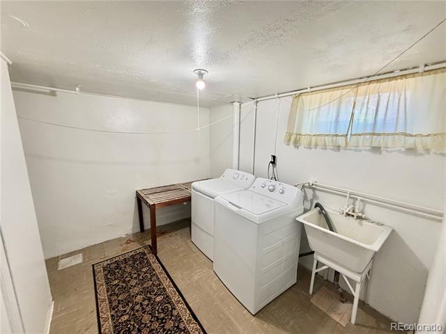 Building Photo - 1320 Holly St