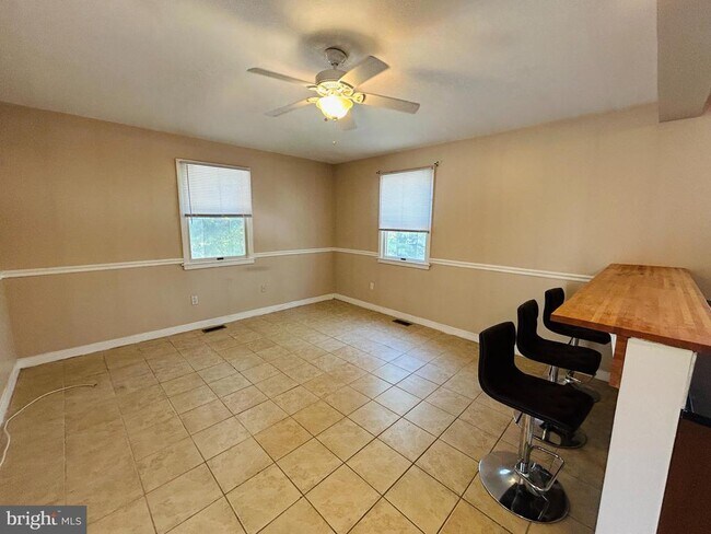 Building Photo - 521 Leverington Ave
