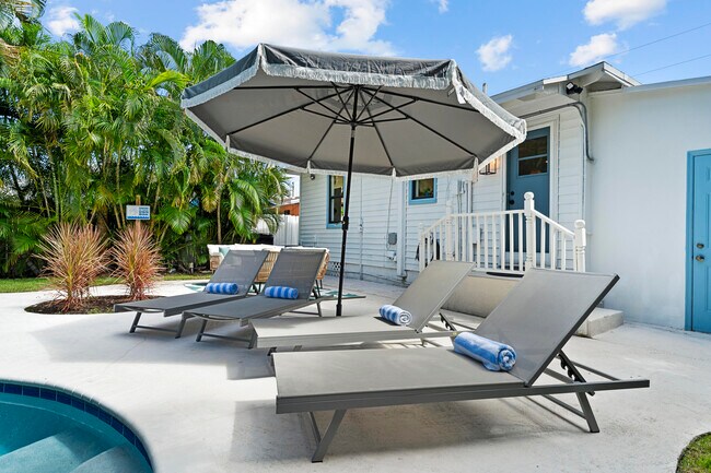 Building Photo - 721 Dobbins St