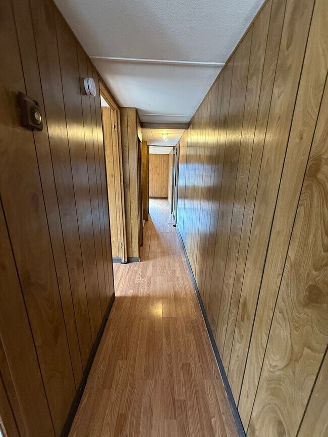 Building Photo - Cozy 2-Bedroom Home with Country Living – Diamond, MO